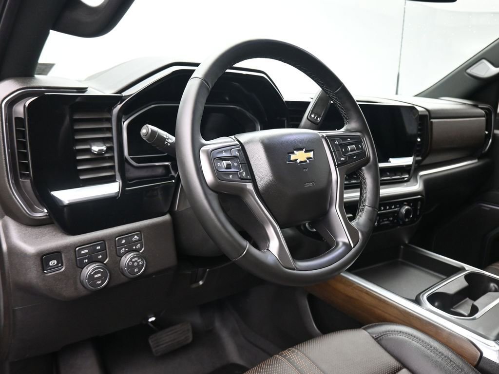 Used 2025 Chevrolet Silverado 2500 High Country image 14
