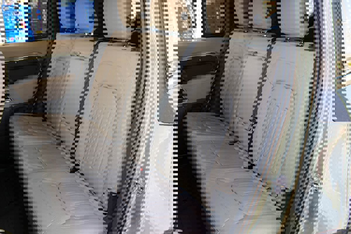 Used 2021 Land Rover Defender 110 SE image 19