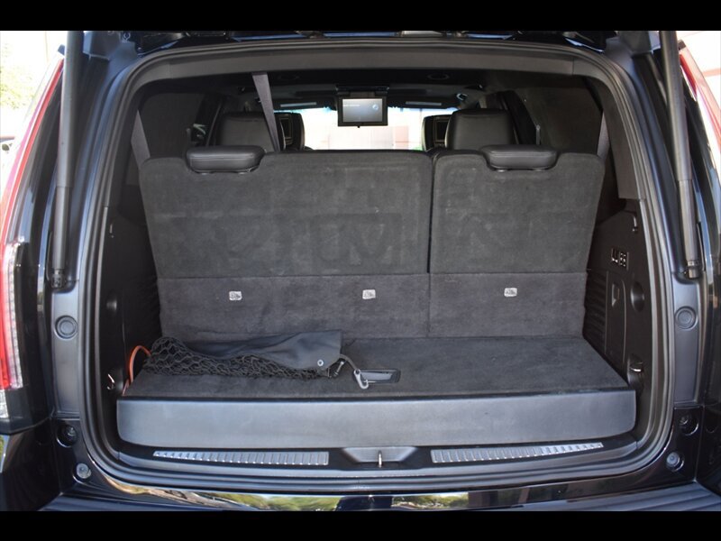 Used 2017 Cadillac Escalade Platinum AWD/4WD image 25