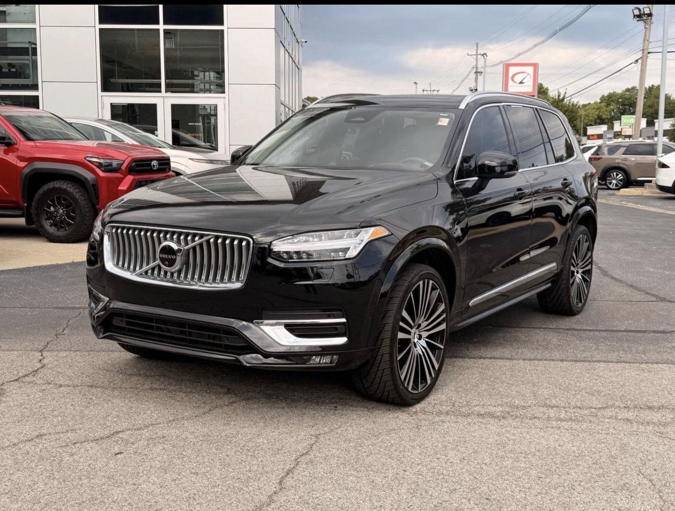 Used 2023 Volvo XC90 B6 Ultimate w/ Protection Package Premier AWD/4WD image 2