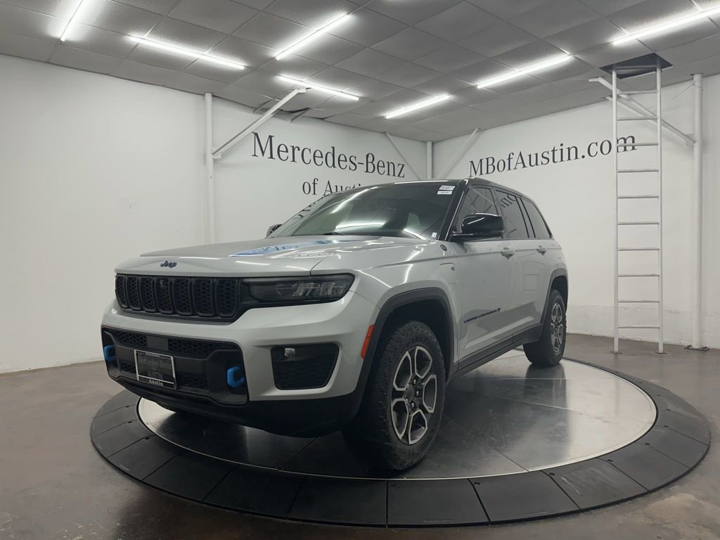 Used 2023 Jeep Grand Cherokee Trailhawk w/ Luxury Tech Group III AWD/4WD image 3