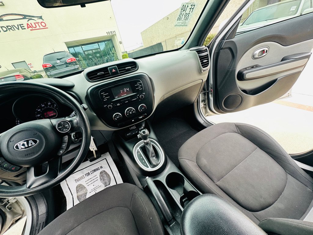 Used 2015 Kia Soul FWD image 18