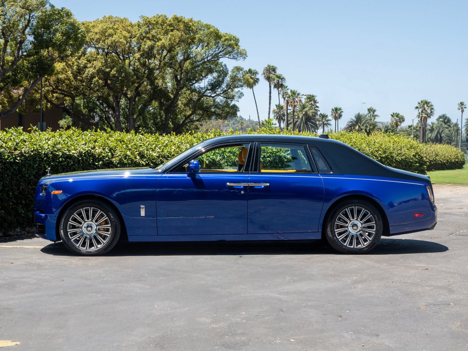 New 2027 Rolls-Royce Phantom Sedan RWD image 35