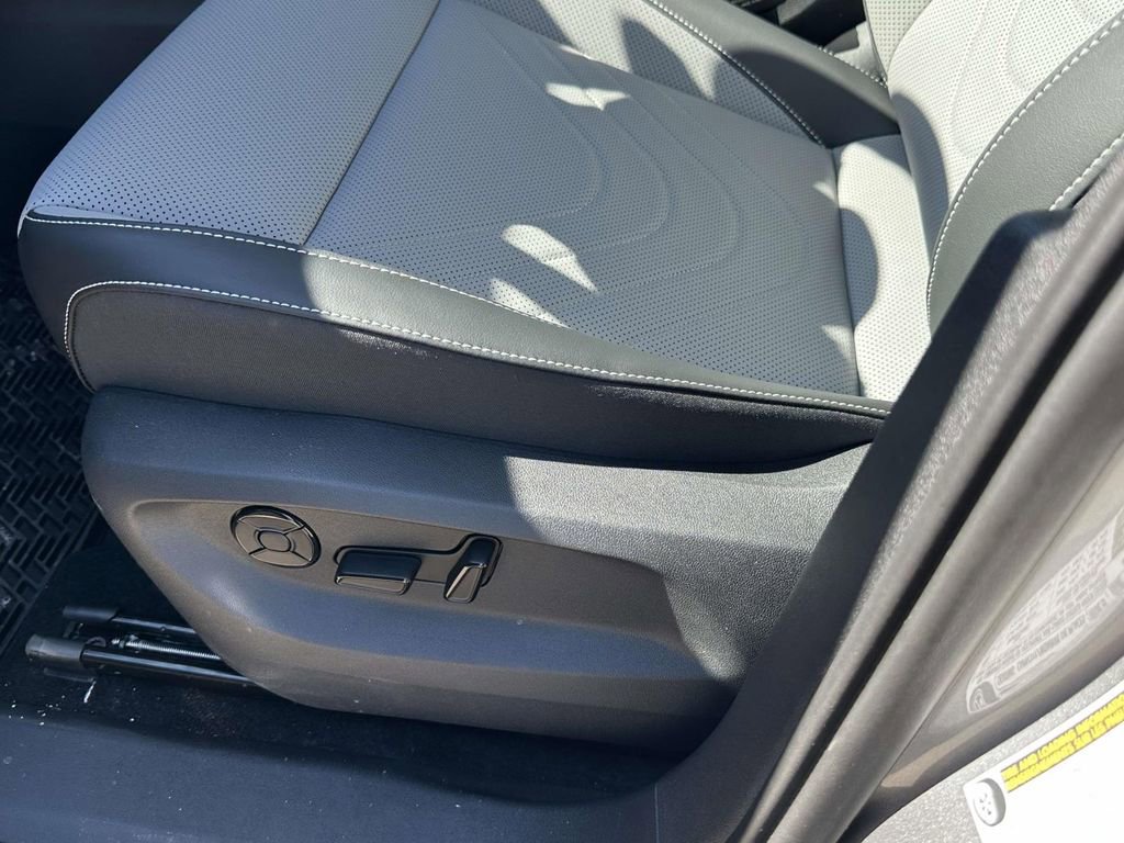 New 2026 Volkswagen Tiguan SE image 16