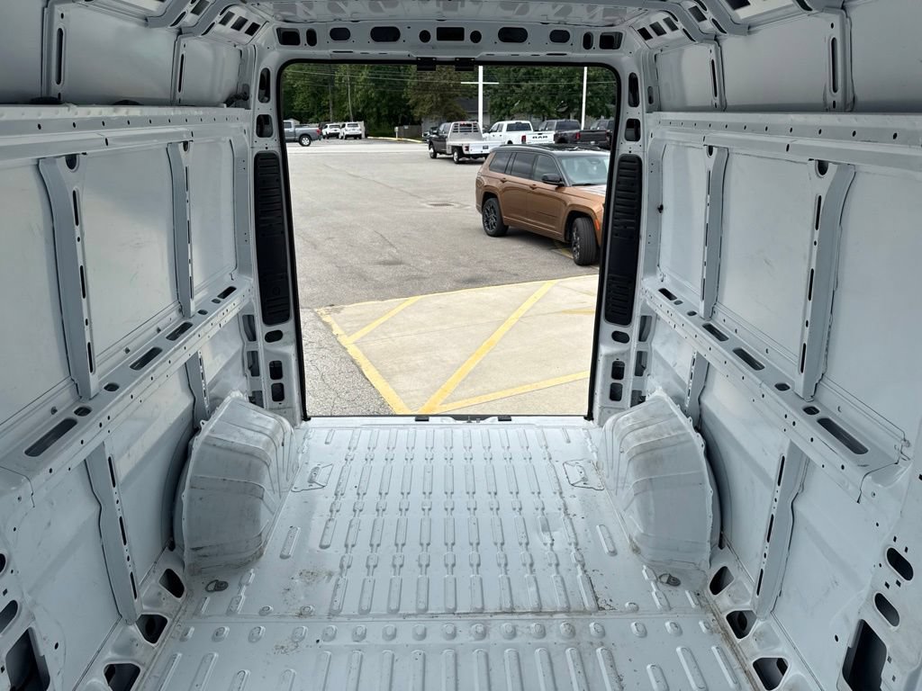 Used 2025 RAM ProMaster 2500 w/ Convenience Group FWD image 19