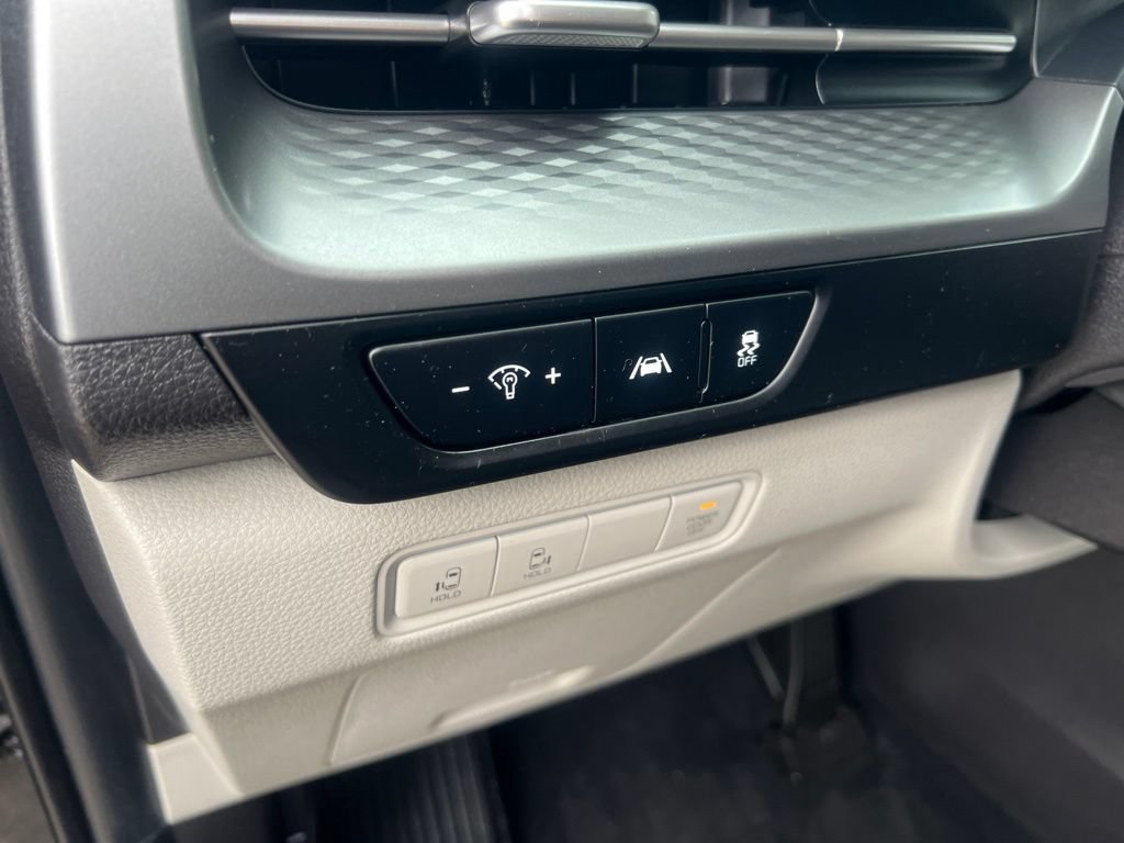 Certified 2022 Kia Carnival LX FWD image 45
