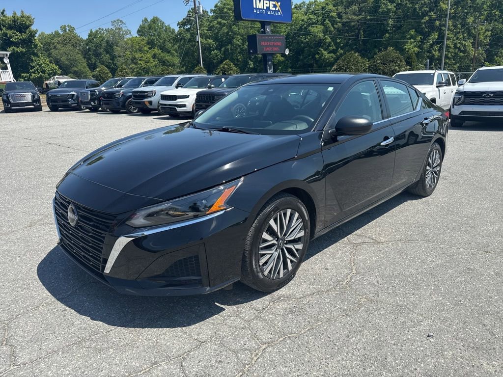 Used 2024 Nissan Altima 2.5 SV