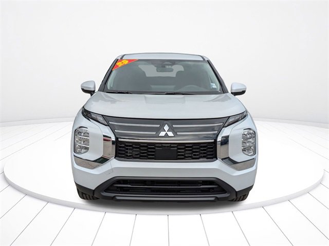 New 2025 Mitsubishi Outlander ES image 9