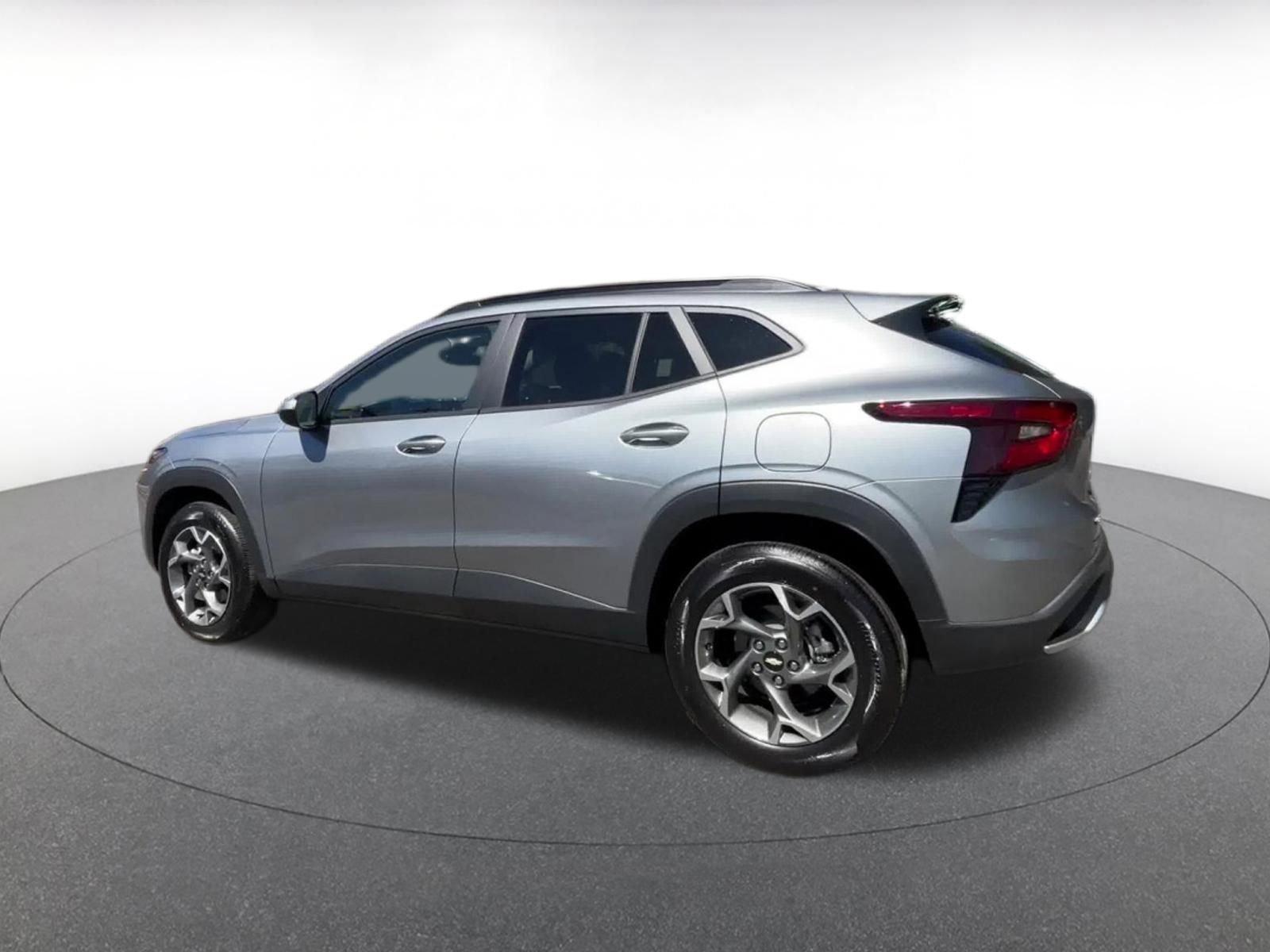 Used 2025 Chevrolet Trax LT w/ LT Convenience Package image 10
