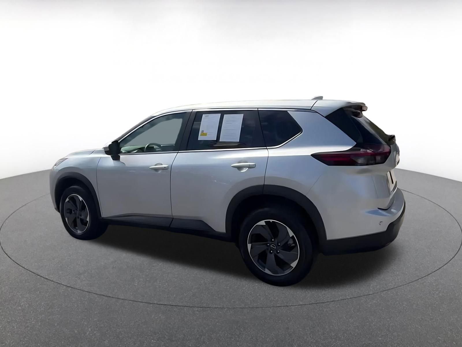 Used 2025 Nissan Rogue SV FWD image 10