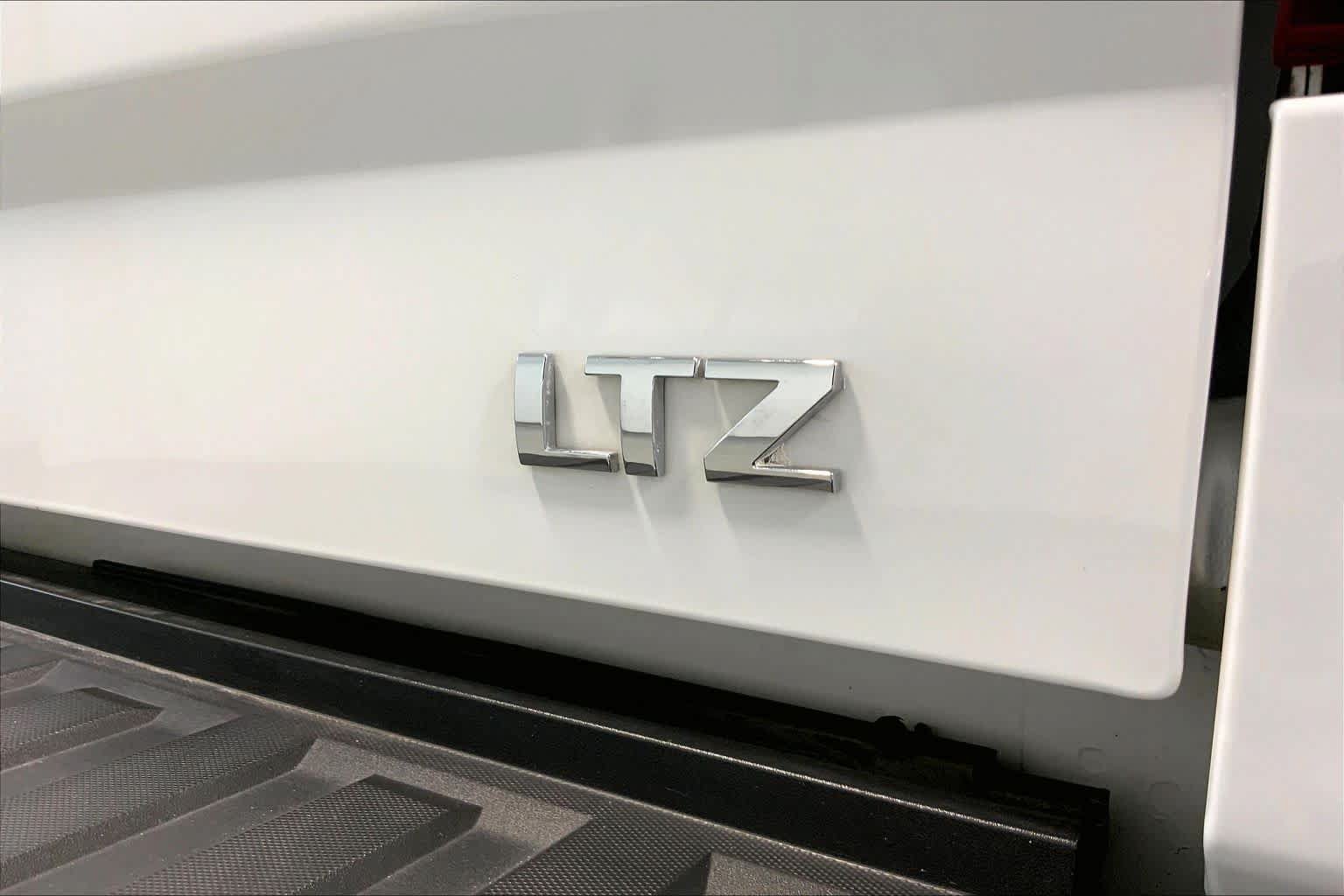 Used 2018 Chevrolet Silverado 1500 LTZ AWD/4WD image 9