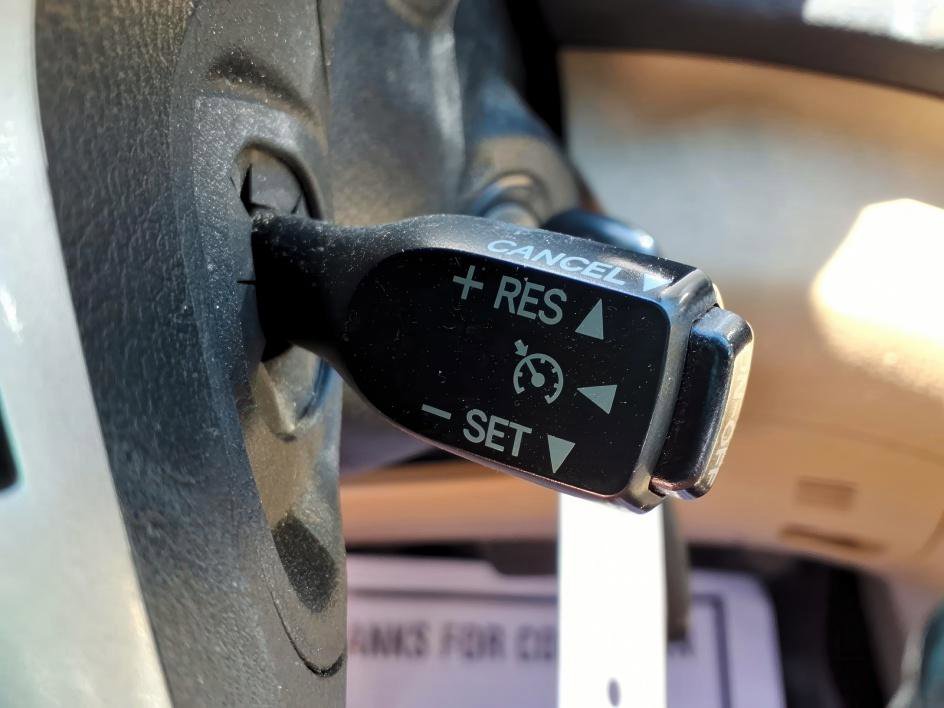 Used 2011 Toyota Highlander SE w/ Tow Pkg FWD image 23
