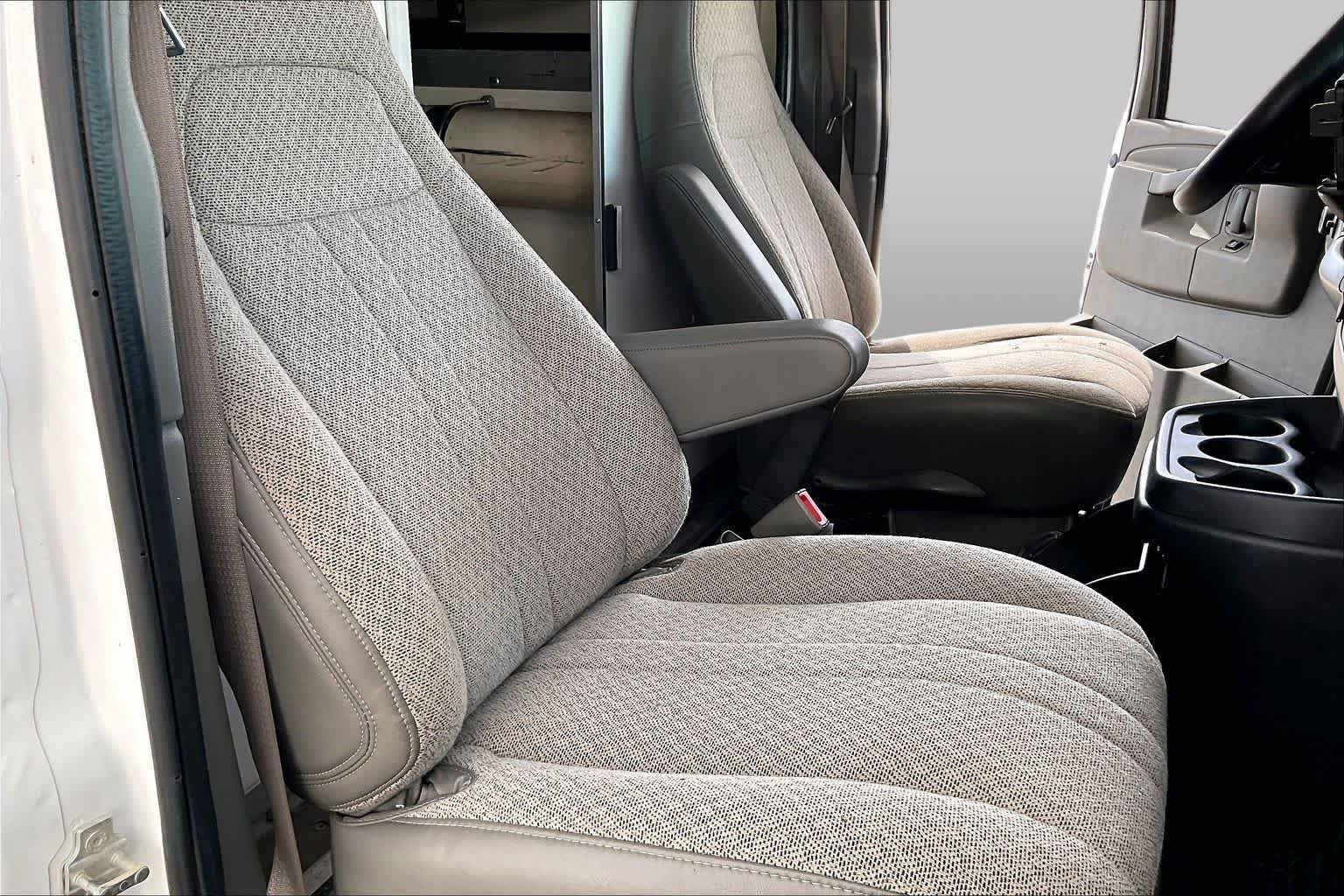 Used 2019 Chevrolet Express 3500 w/ Power Convenience Package RWD image 8