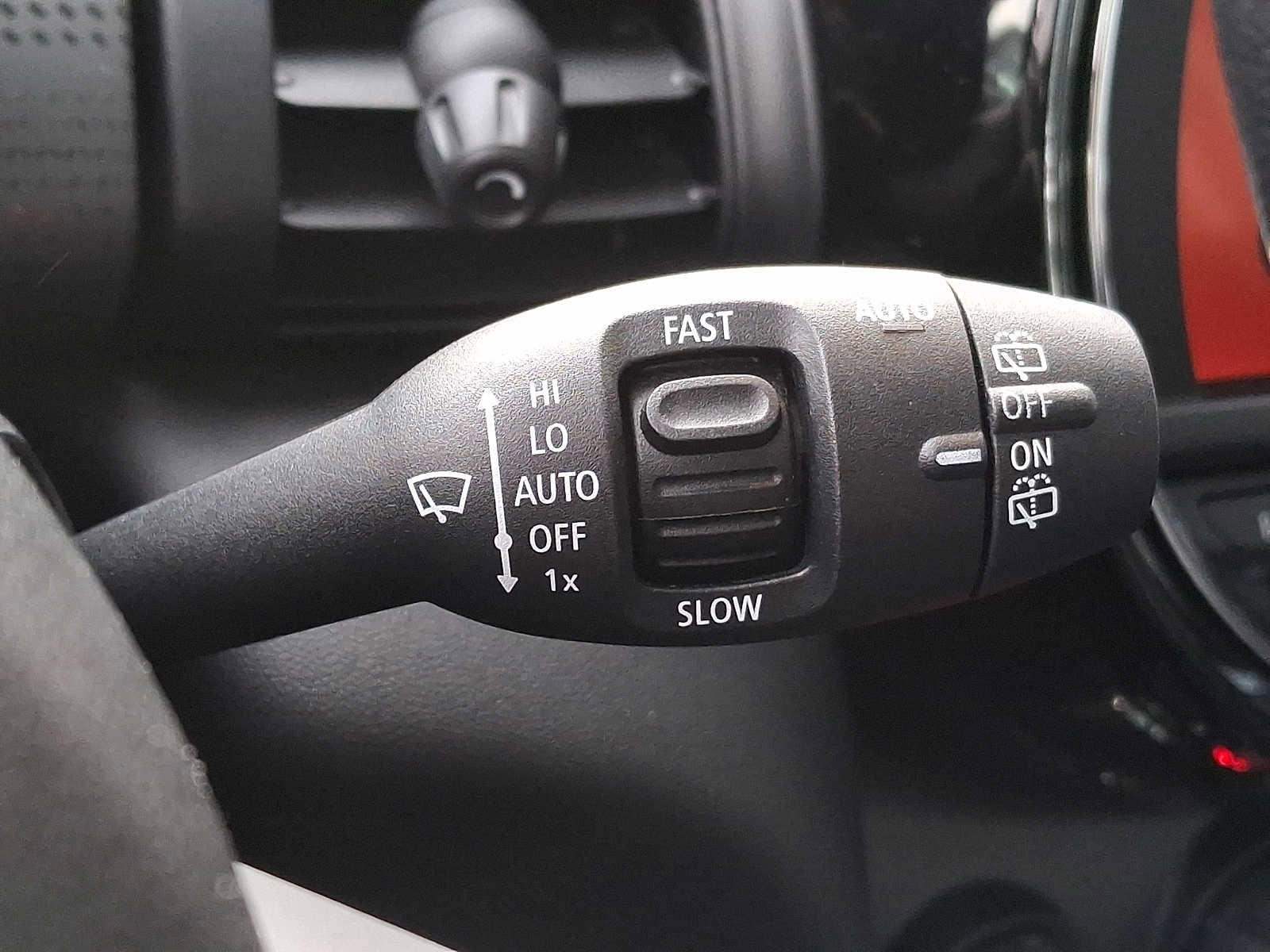 Used 2019 MINI Cooper 4-Door Hardtop w/ Signature Upholstery Package image 24