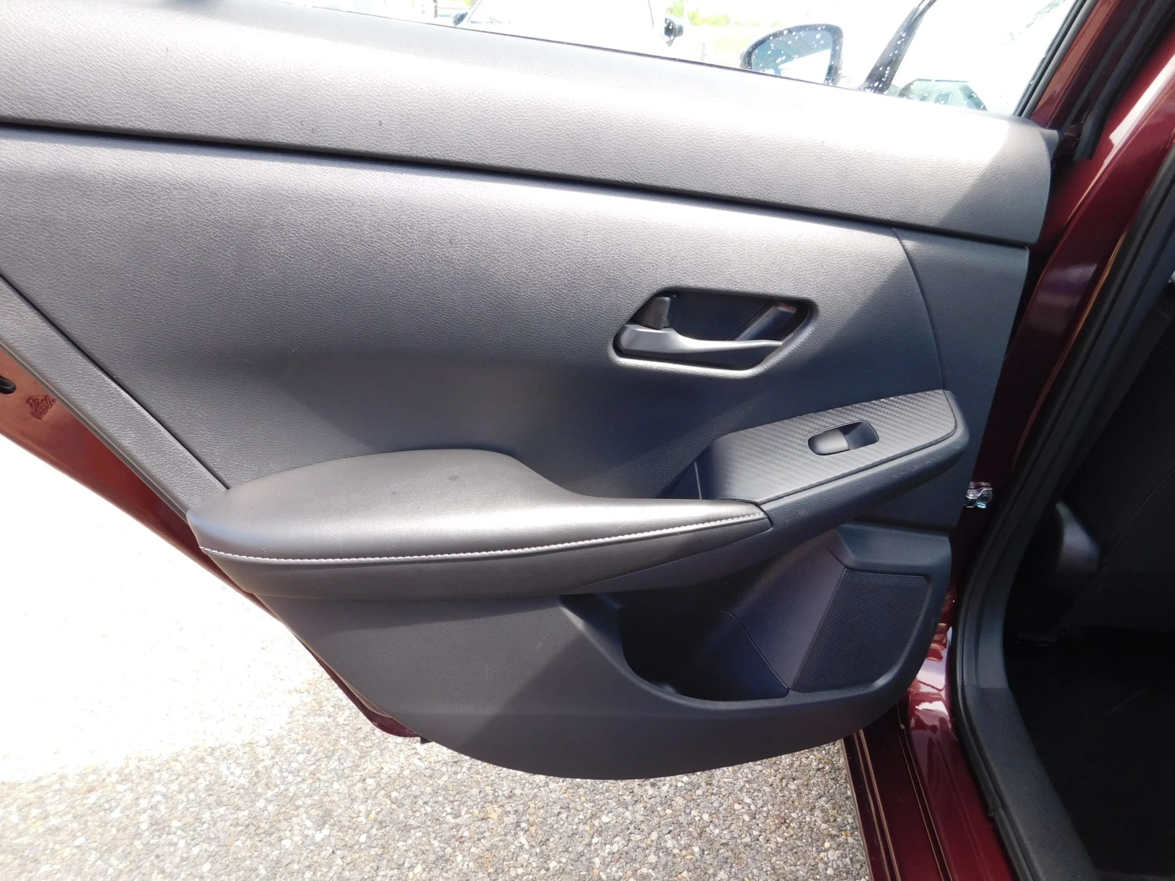 Used 2025 Nissan Sentra SV FWD image 8