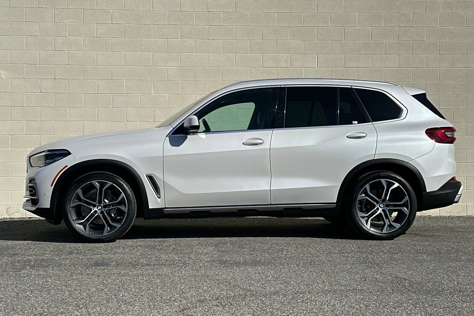 Used 2023 BMW X5 xDrive40i w/ Premium Package image 7