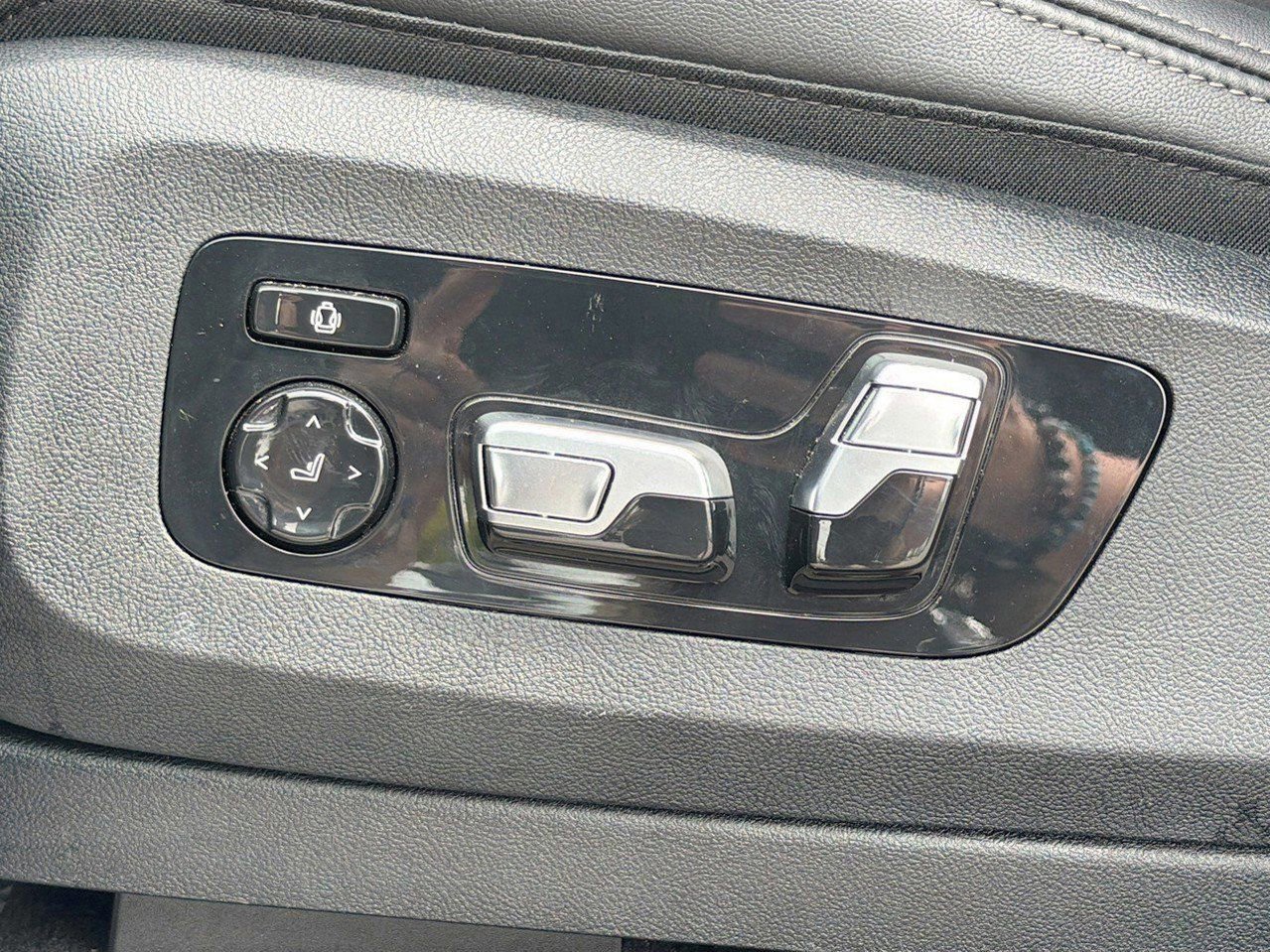 Certified 2026 BMW X5 M60i image 26