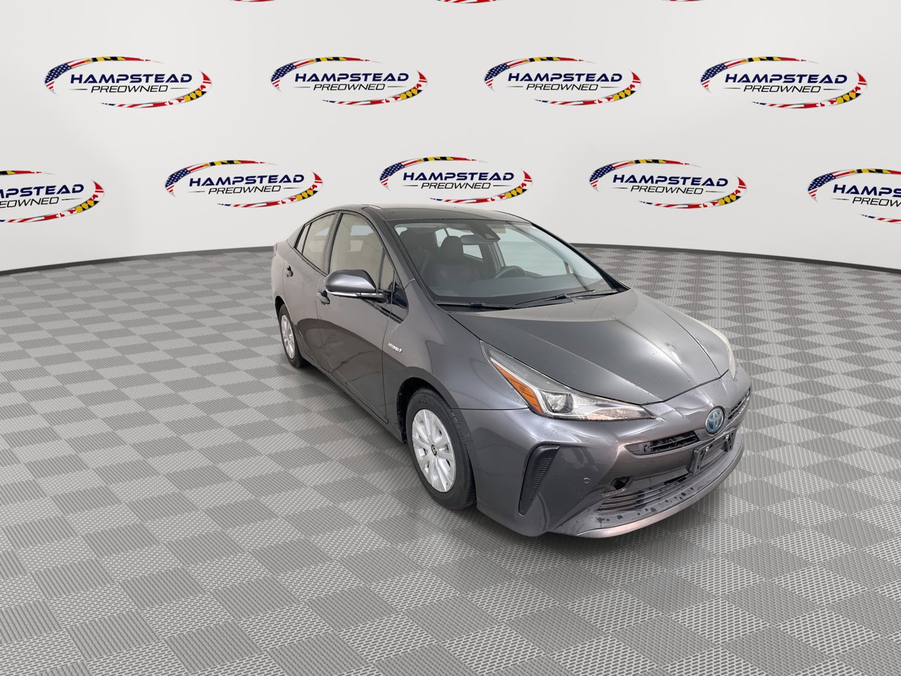 Used 2020 Toyota Prius LE image 2