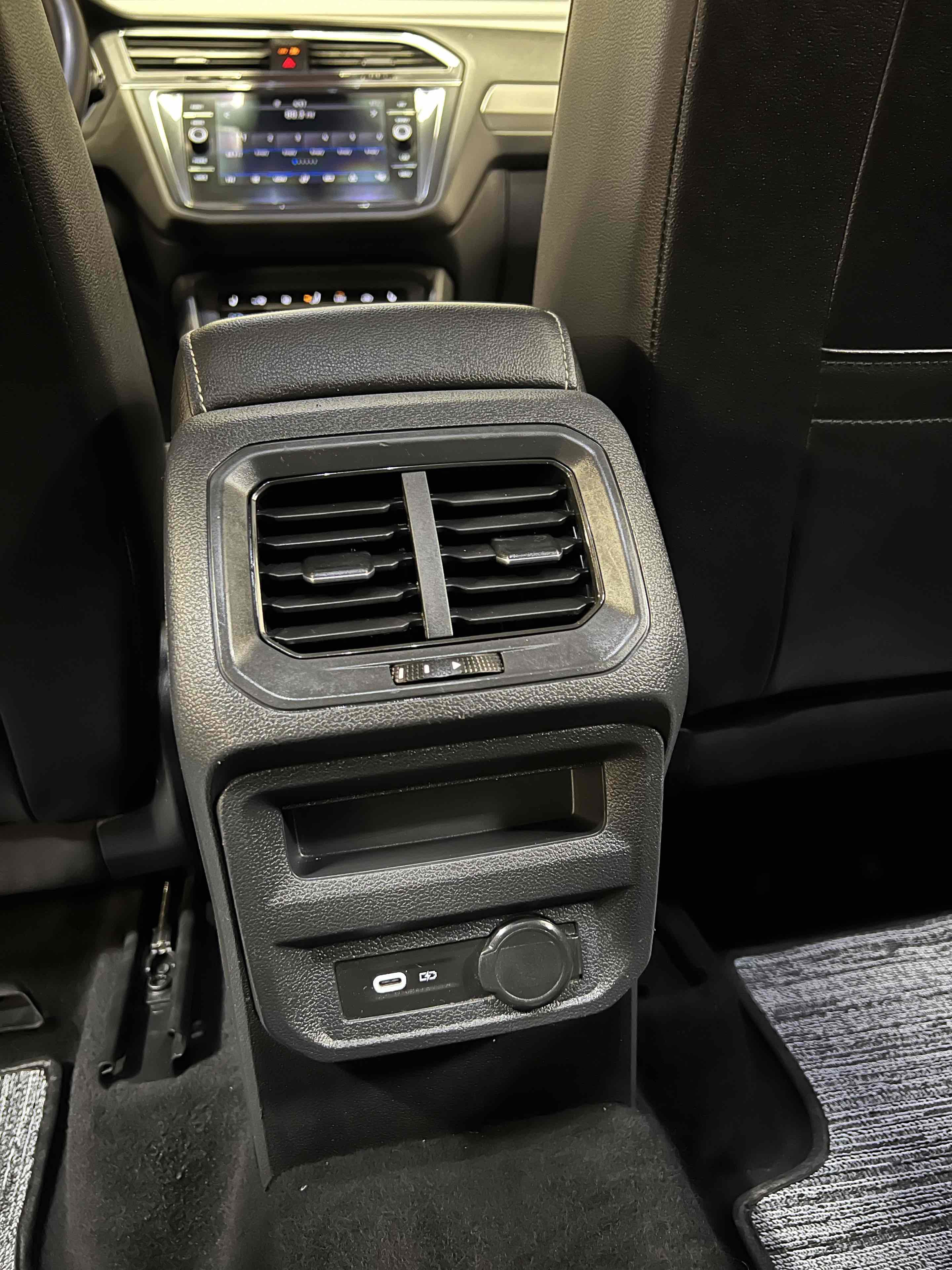 Used 2022 Volkswagen Tiguan SE image 36