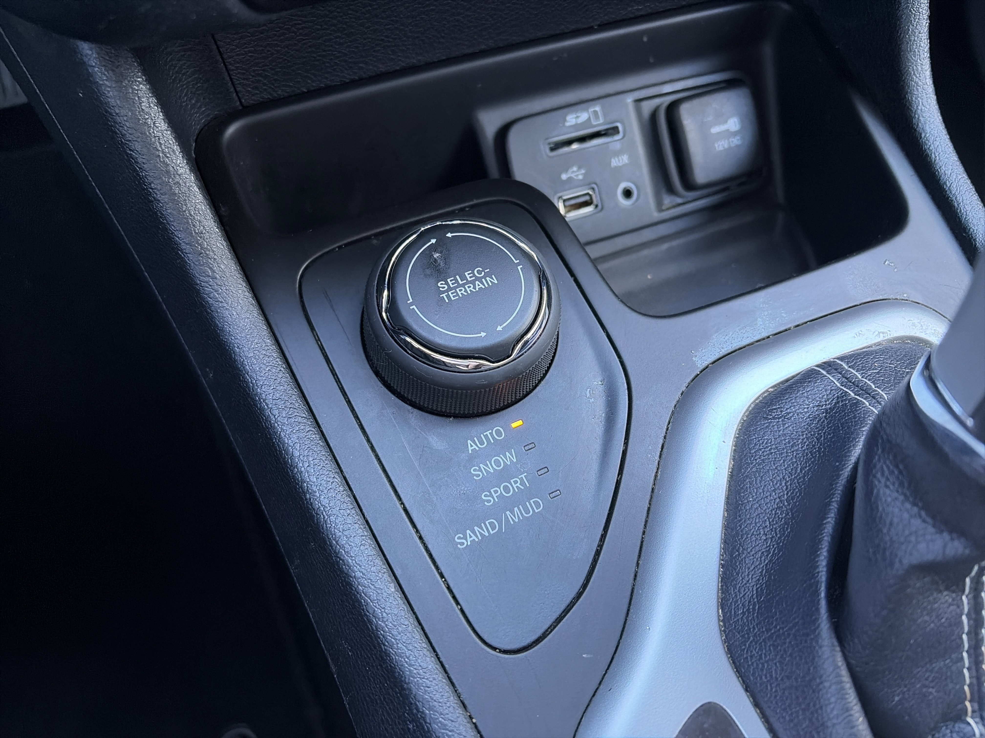 Used 2018 Jeep Cherokee Limited image 22