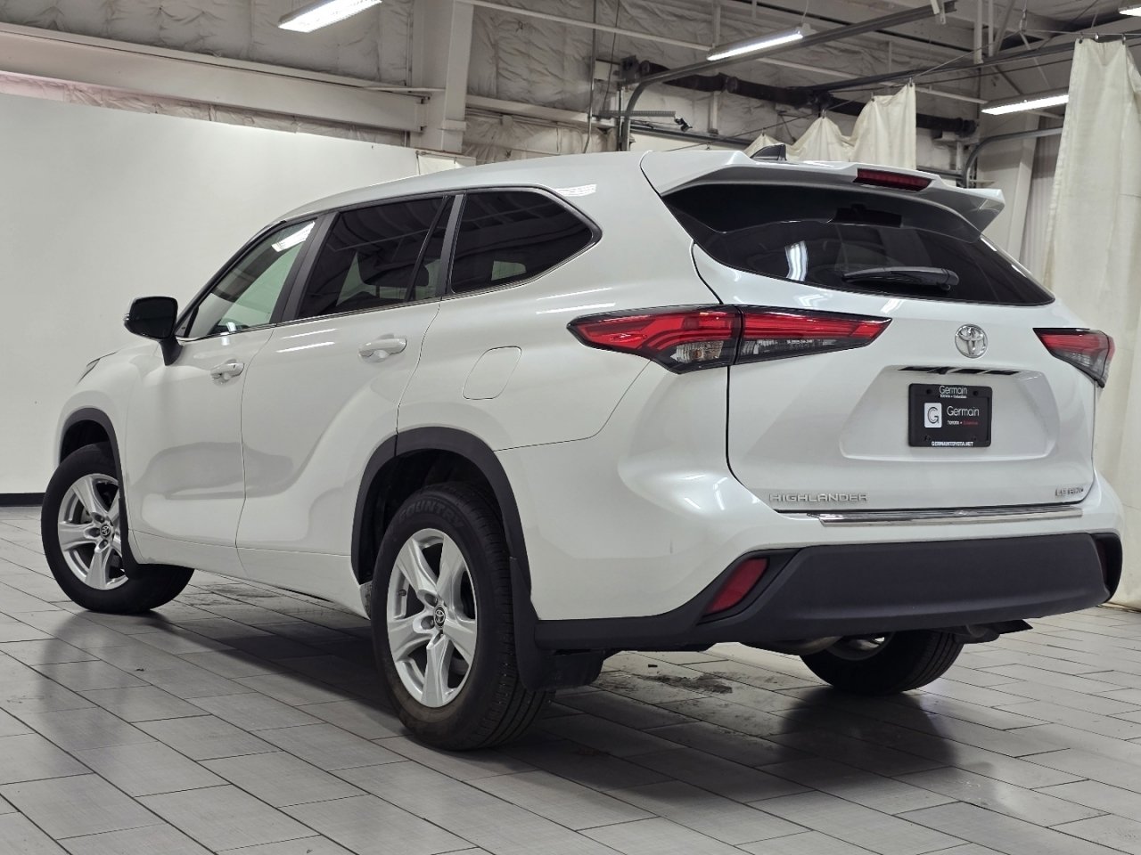 Certified 2023 Toyota Highlander LE image 13