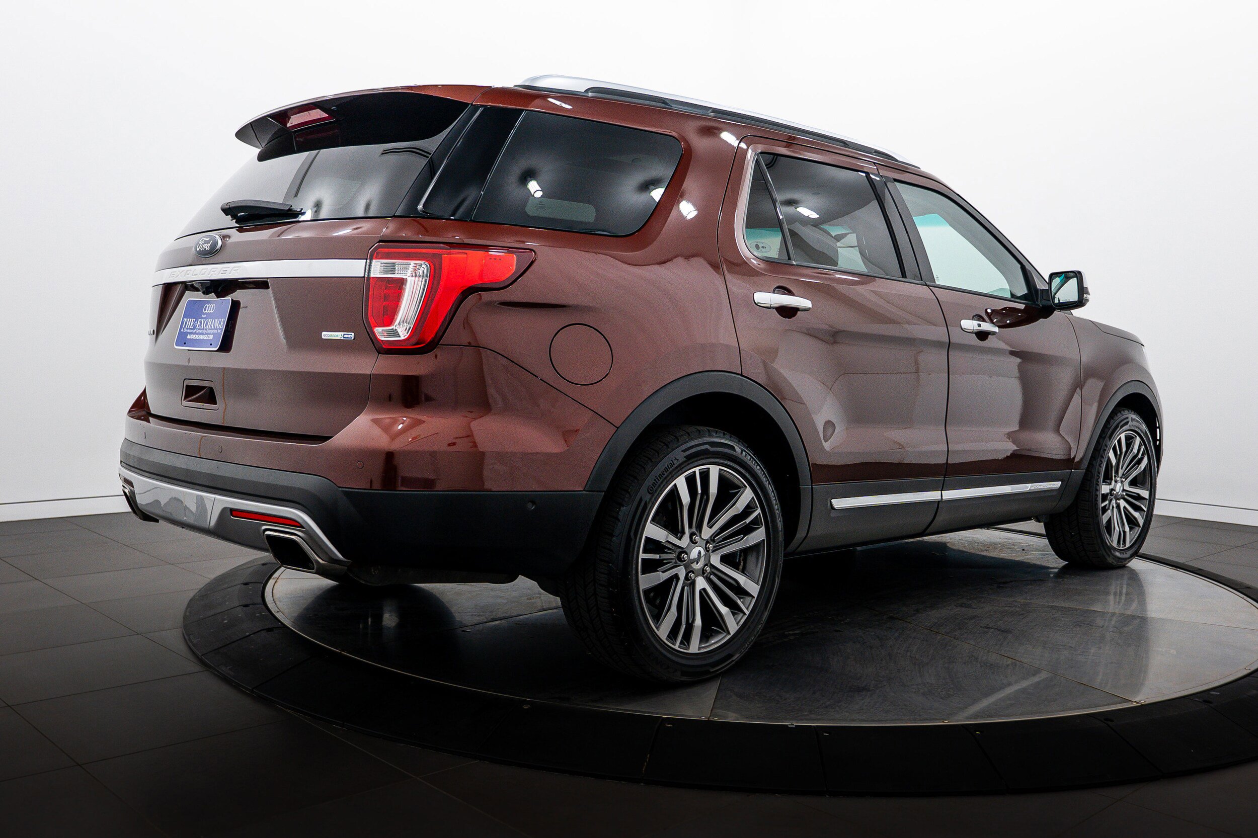 Used 2016 Ford Explorer Platinum AWD/4WD image 4