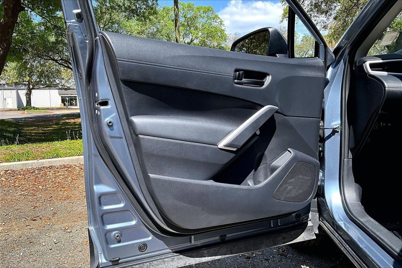 Used 2024 Toyota Corolla Cross LE w/ Moonroof Package image 17