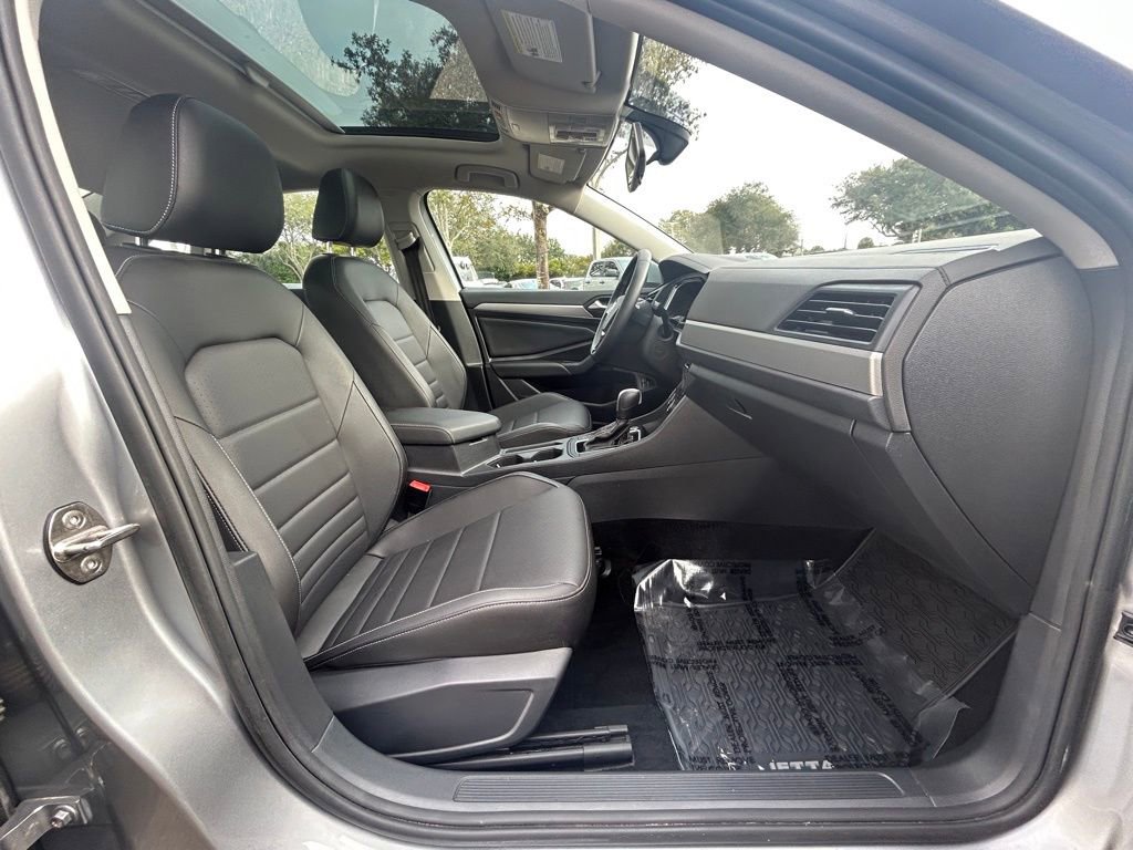 Used 2021 Volkswagen Jetta SE image 22