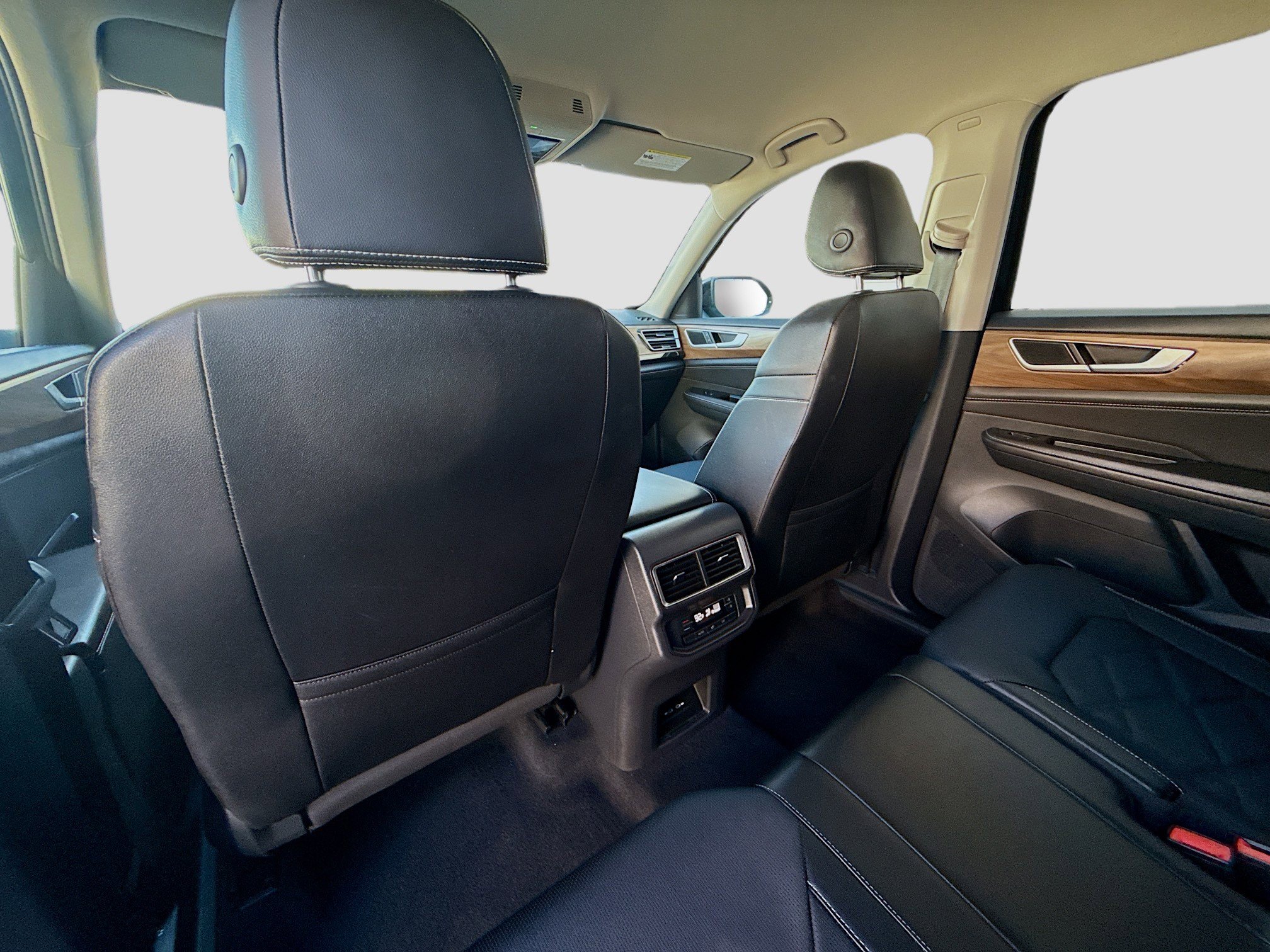 Certified 2025 Volkswagen Atlas SE image 24