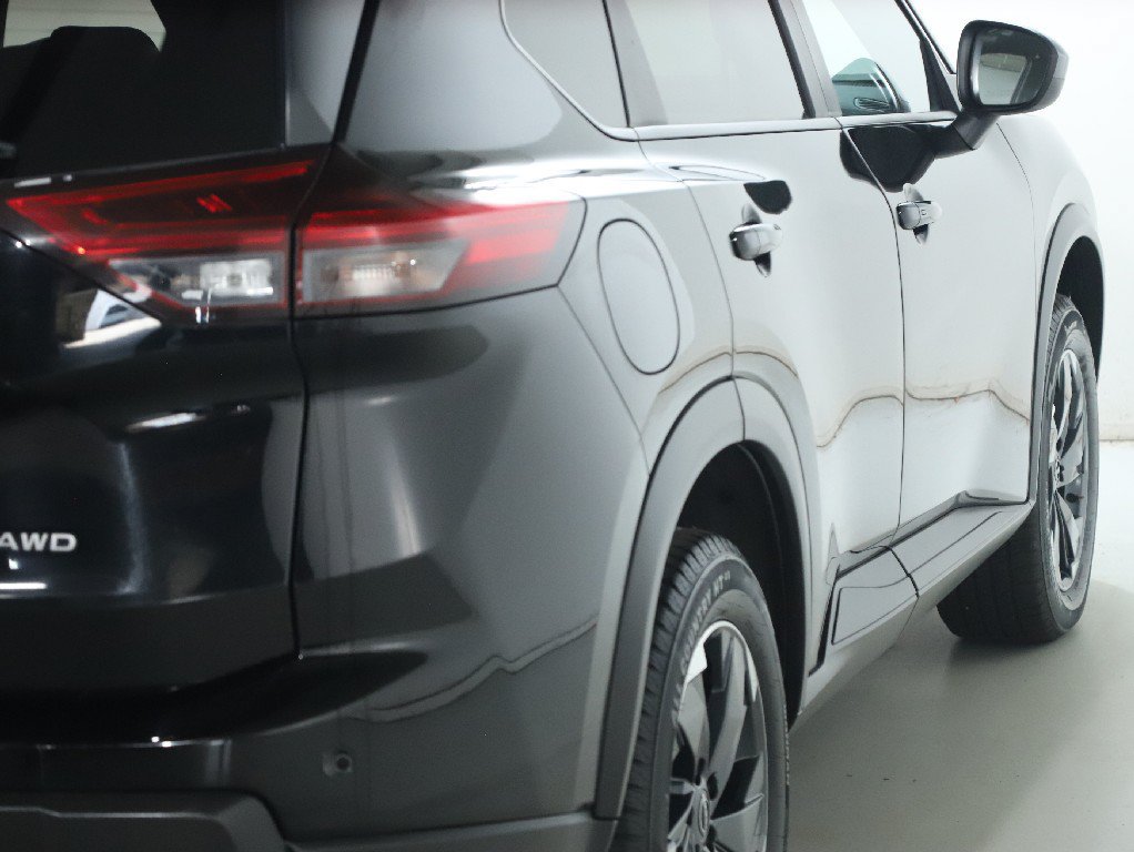 Used 2024 Nissan Rogue SV AWD/4WD image 39