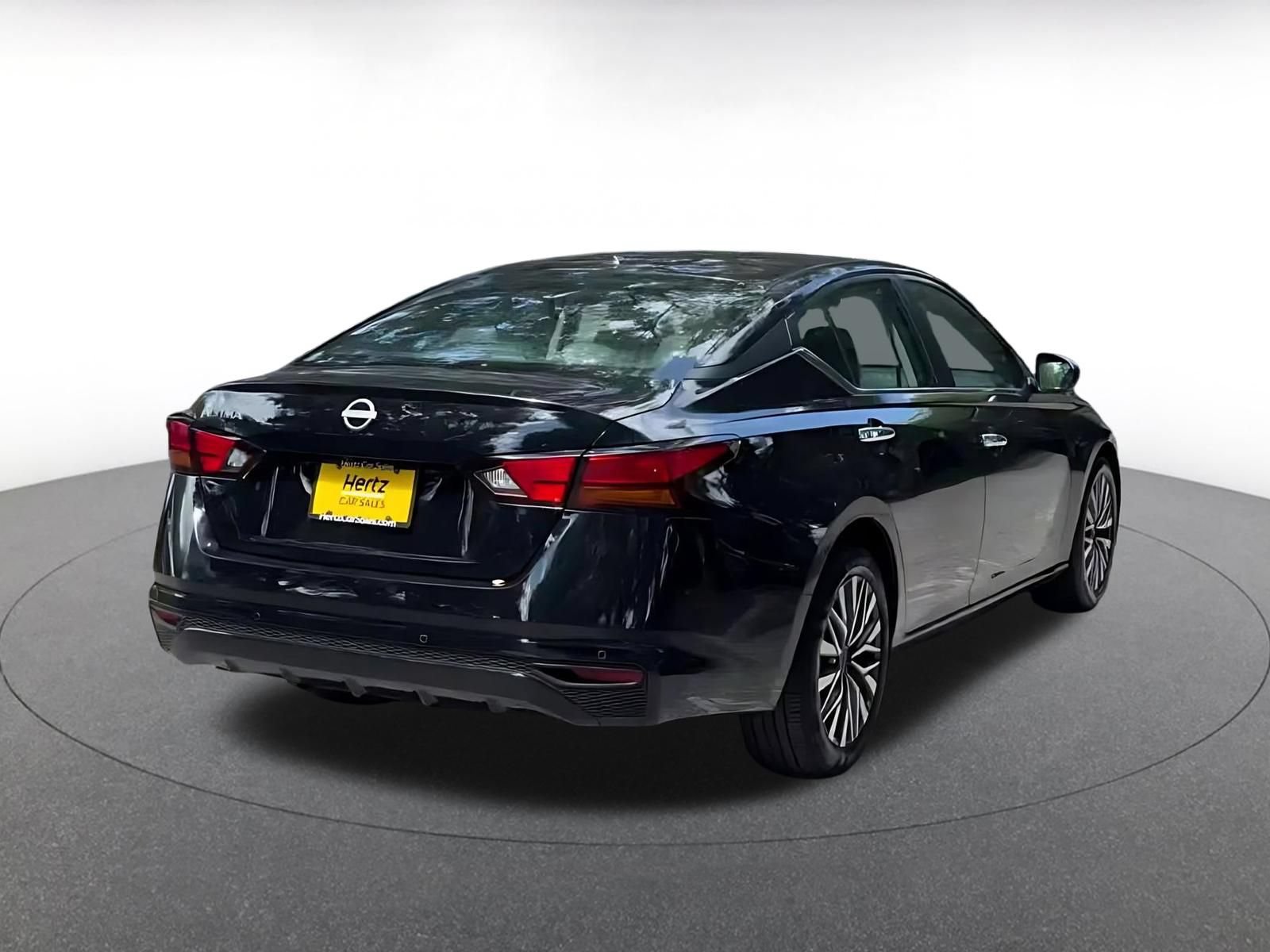 Used 2025 Nissan Altima 2.5 SV FWD image 14