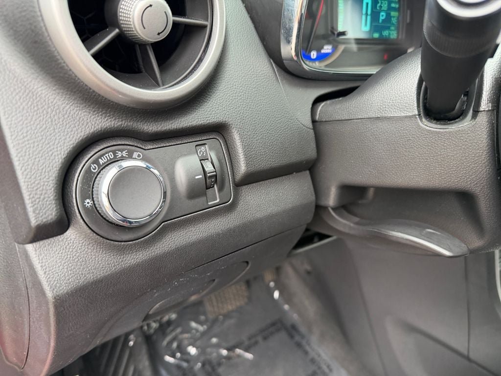 Used 2015 Chevrolet Trax LT w/ LT Sun and Sound Package AWD/4WD image 19