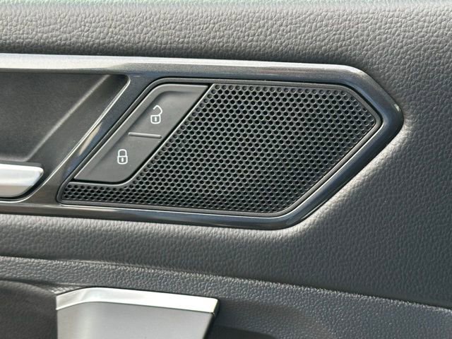 Certified 2022 Volkswagen Tiguan SE R-Line image 24