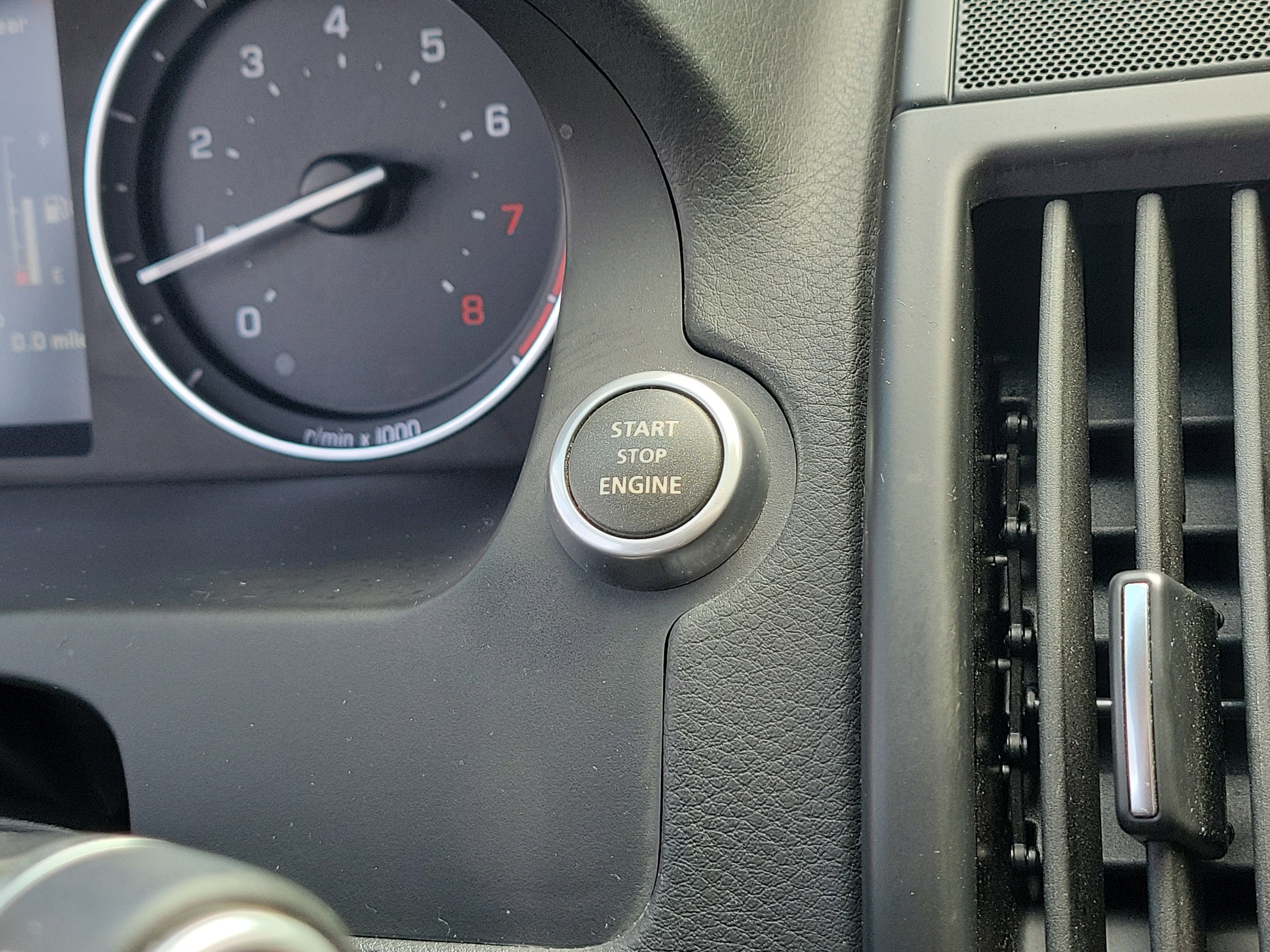 Used 2014 Land Rover LR2 AWD/4WD image 30