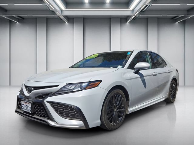 Used 2022 Toyota Camry XSE FWD image 2