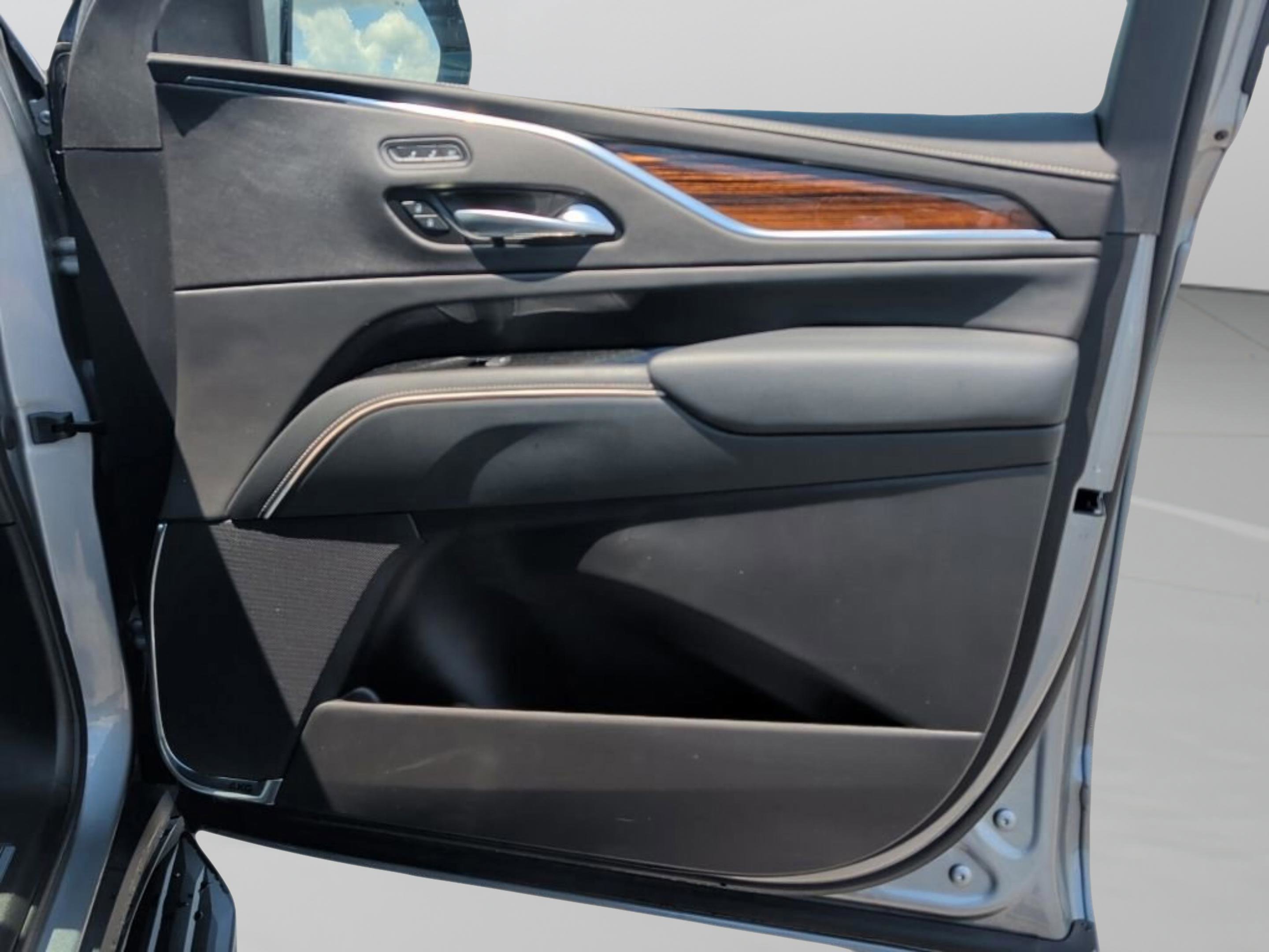 Used 2023 Cadillac Escalade Premium Luxury AWD/4WD image 49
