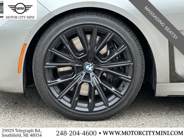 Used 2022 BMW 750i xDrive w/ Executive Package image 11