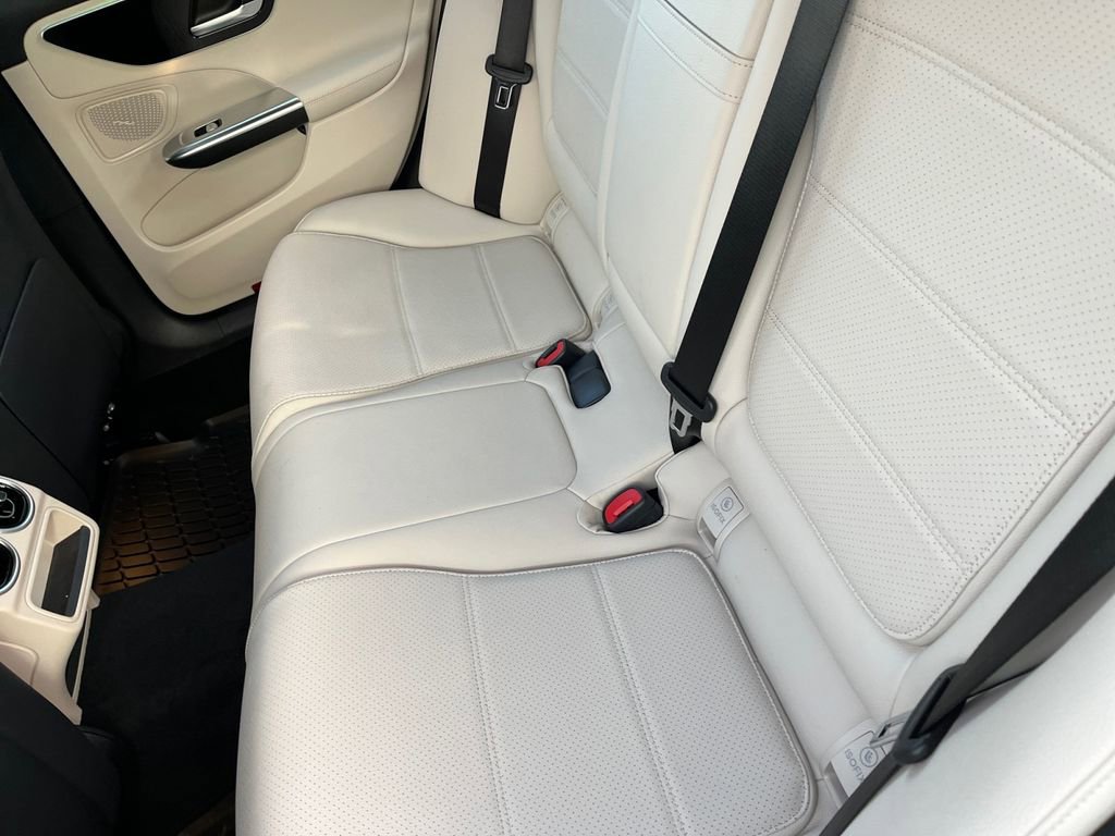 Certified 2023 Mercedes-Benz C 300 4MATIC Sedan image 13