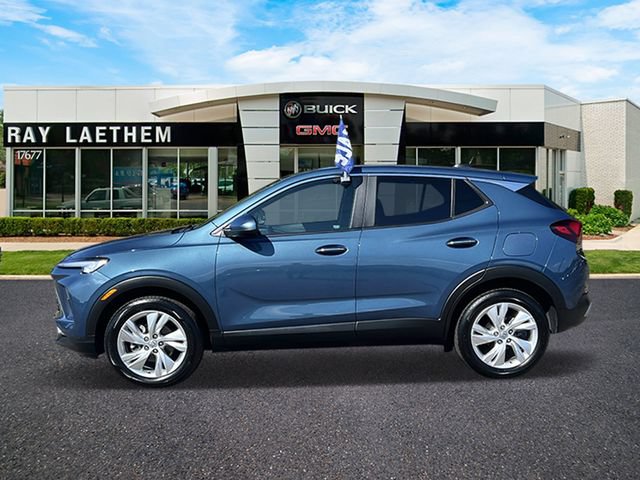 Certified 2024 Buick Encore GX Preferred w/ Comfort Package FWD image 2