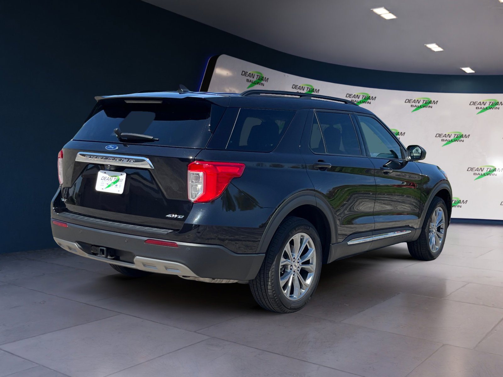 Used 2022 Ford Explorer XLT w/ Equipment Group 202A image 7