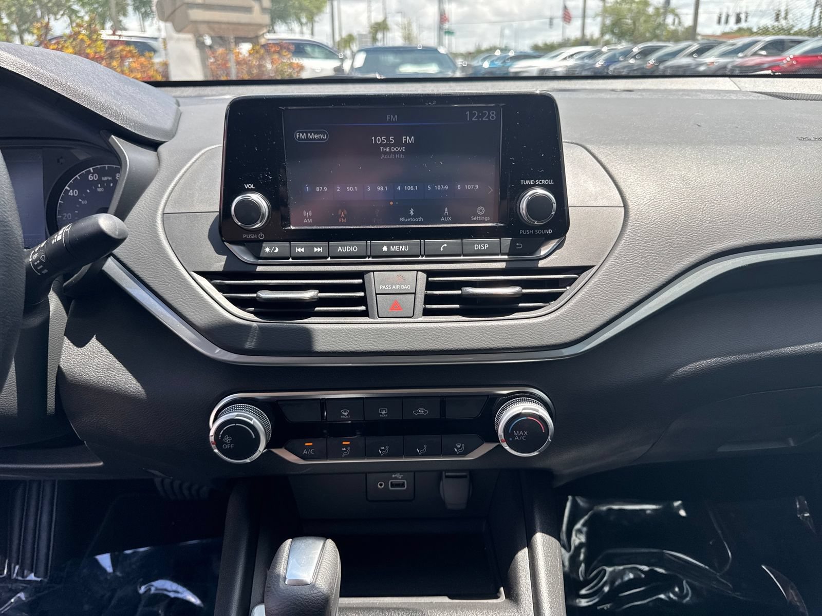 Used 2024 Nissan Altima 2.5 S FWD image 28