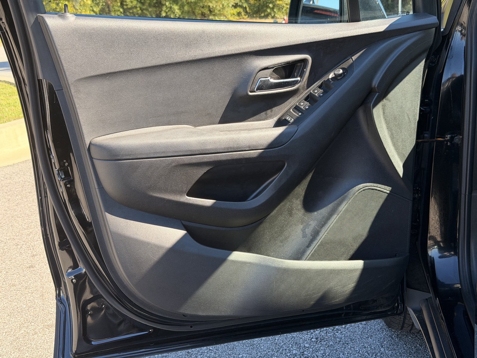 Used 2020 Chevrolet Trax LT FWD image 14