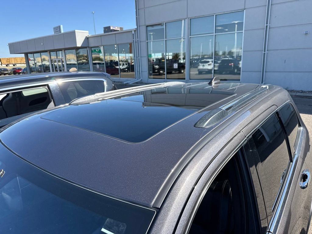 Used 2014 Jeep Grand Cherokee Overland AWD/4WD image 11