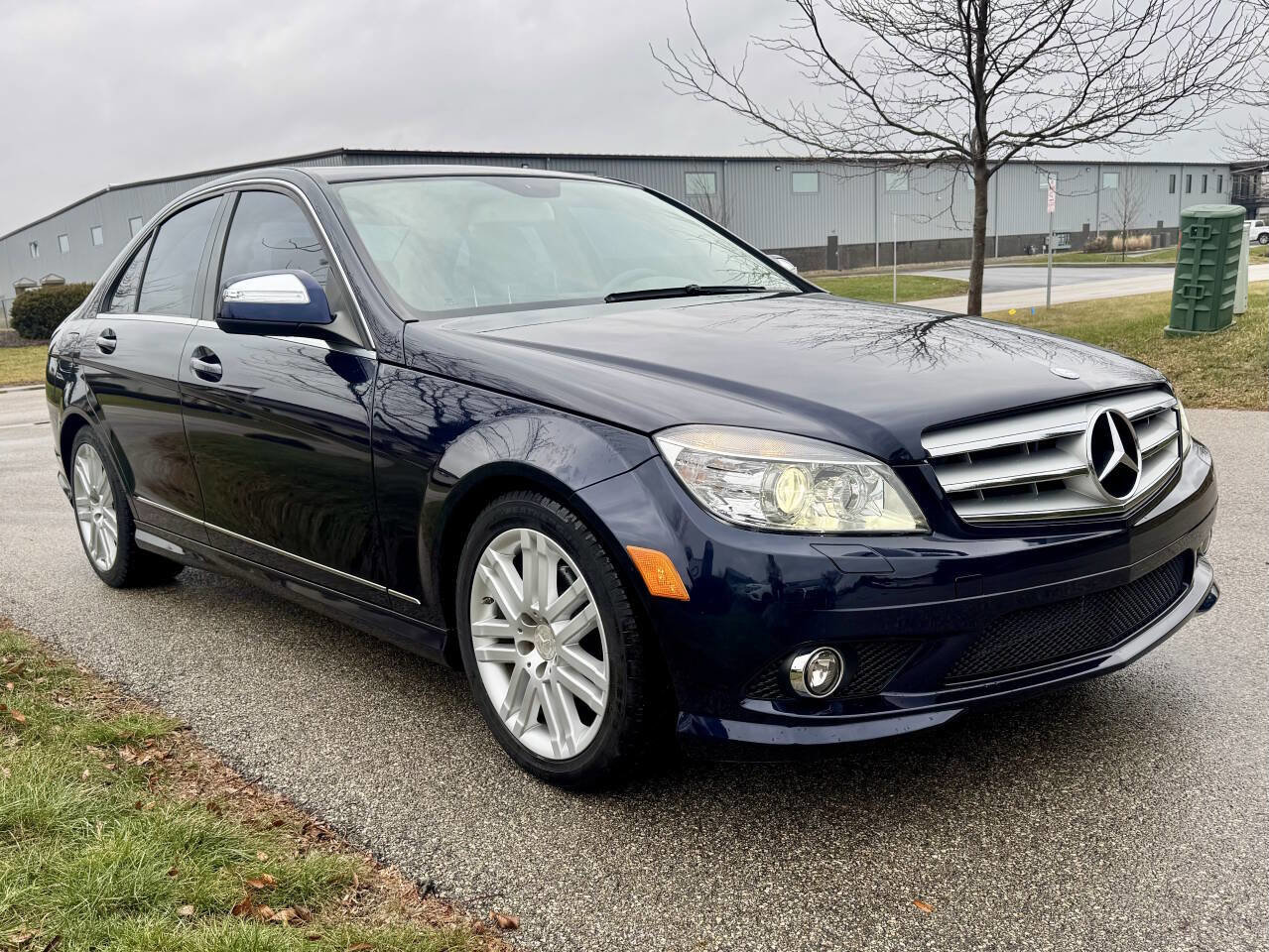 Used 2009 Mercedes-Benz C 300 4MATIC Sedan image 4