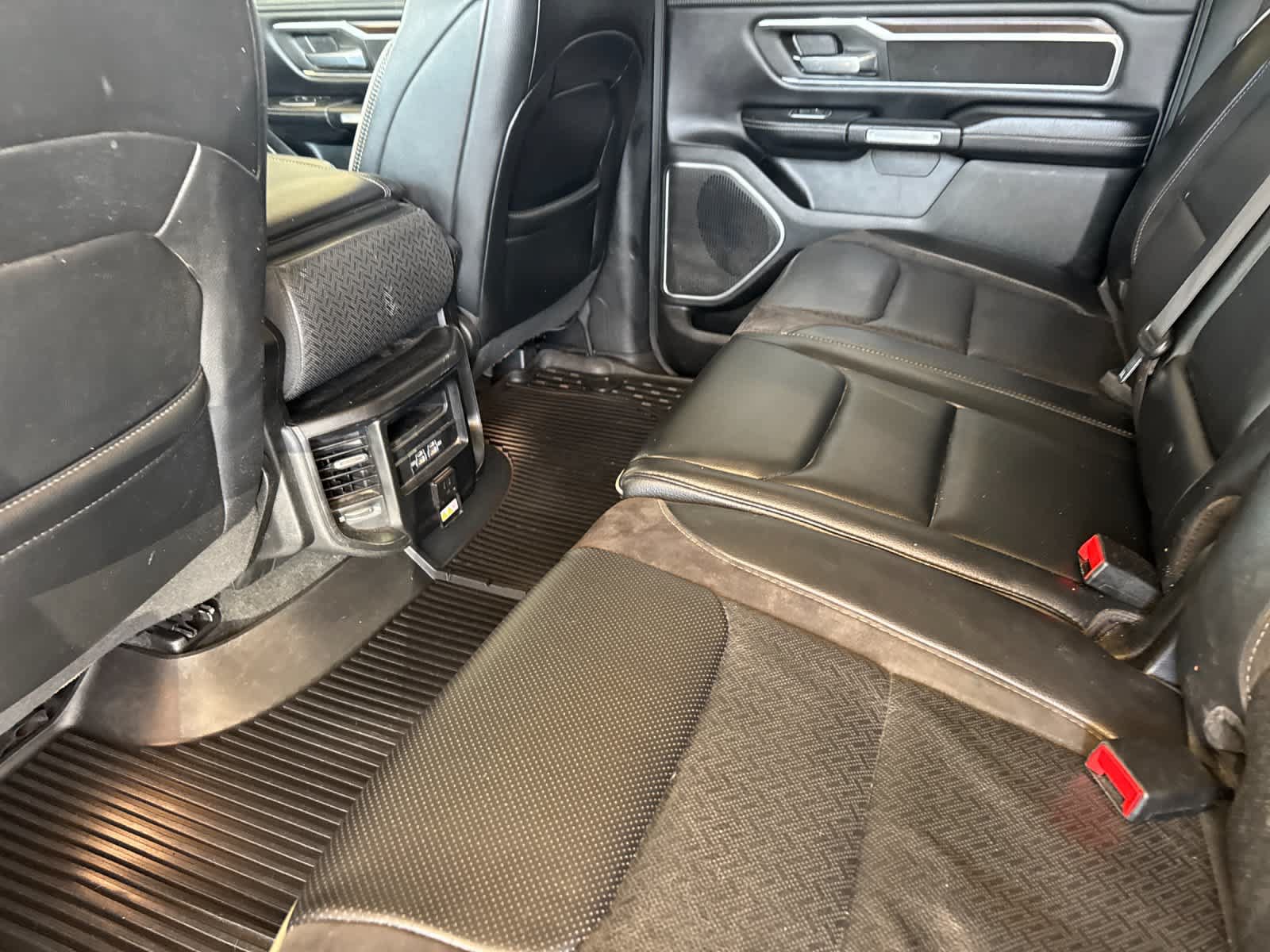 Used 2022 RAM 1500 Laramie w/ Off Road Group AWD/4WD image 4