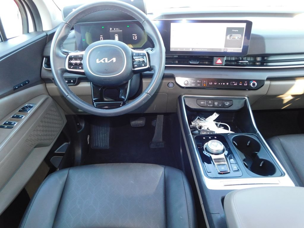 Used 2025 Kia Carnival EX FWD image 16