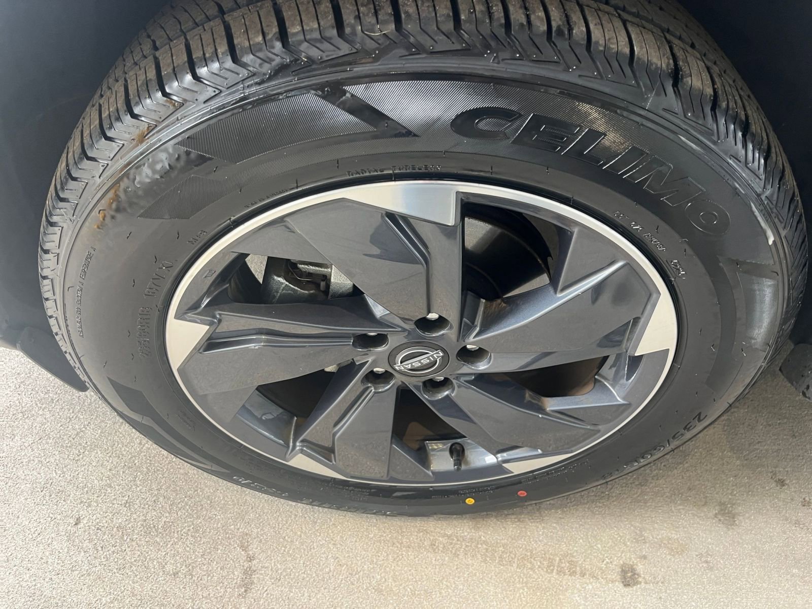 Used 2025 Nissan Rogue SV FWD image 31