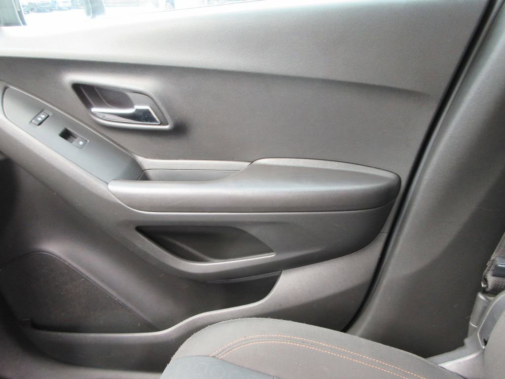 Certified 2021 Chevrolet Trax LS w/ Tint and Cruise Package image 30