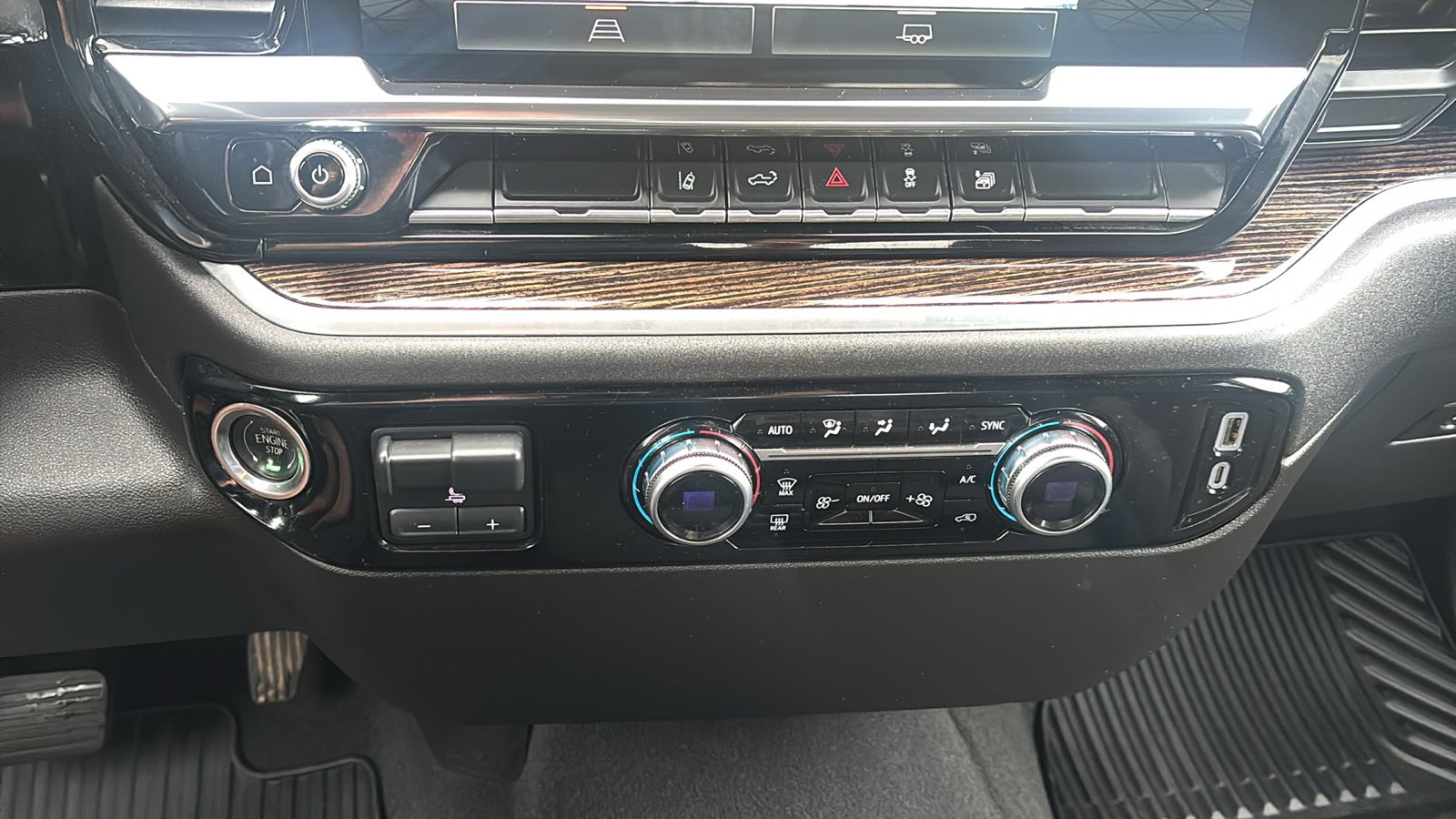 Used 2024 GMC Sierra 3500 SLE w/ SLE Convenience Package image 19