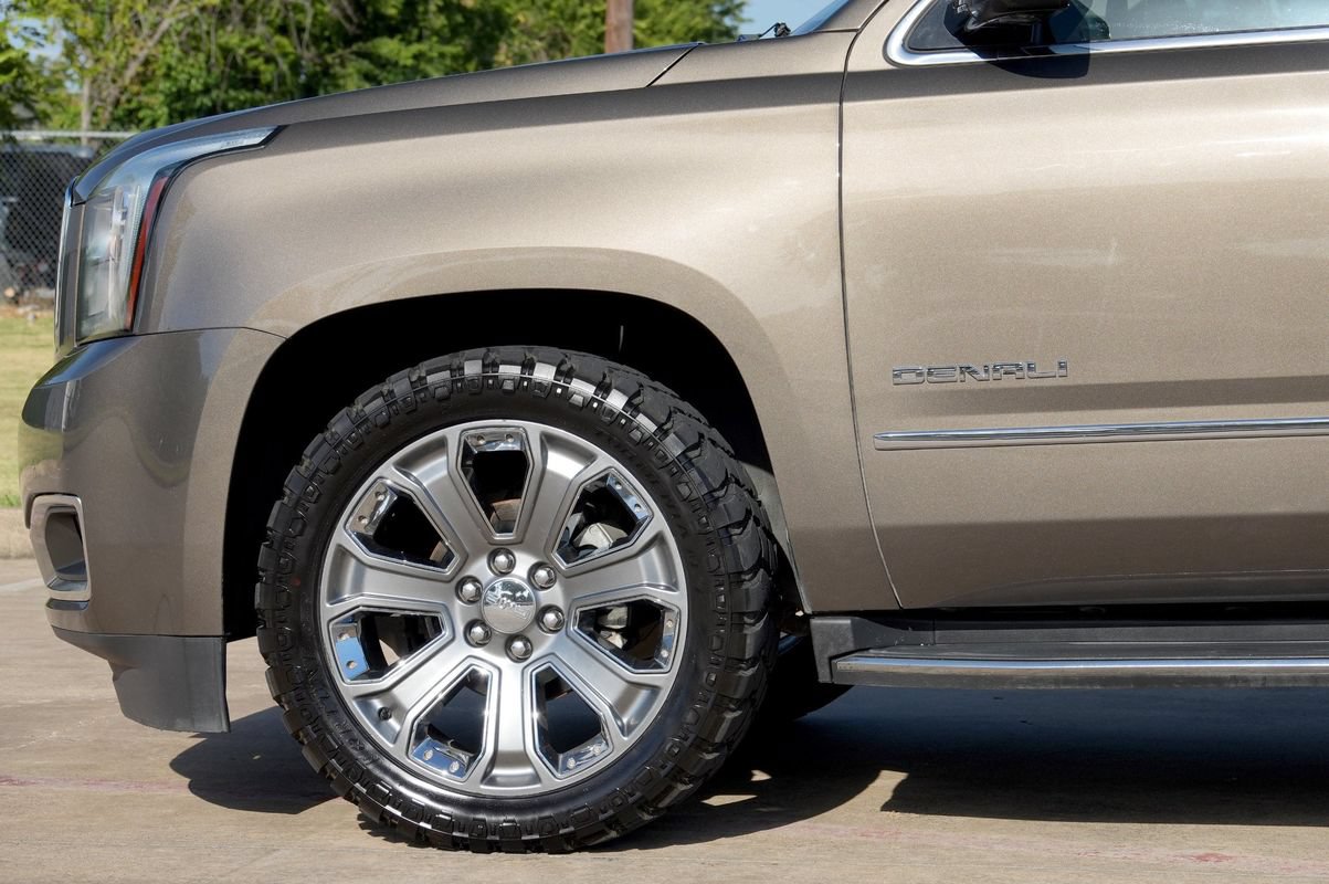Used 2015 GMC Yukon Denali w/ Open Road Package AWD/4WD image 25